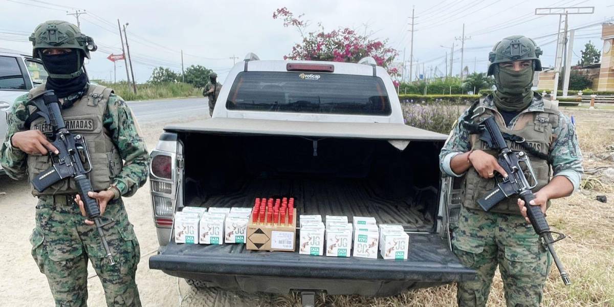 Los militares hallan 500 municiones en una camioneta abandonada en Durán