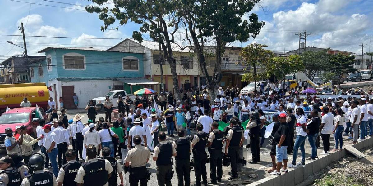 Violencia en Esmeraldas: cerca de 300 personas marchan en contra de la inseguridad en la provincia