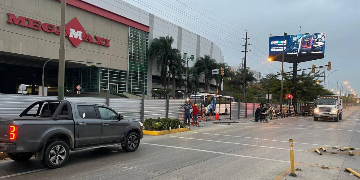 Guayaquil | Se cierran tres carriles de la Avenida del Bombero por la construcción de pasos elevados