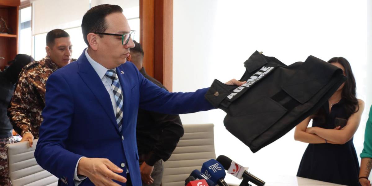 El chaleco de la guía que resultó herida en el Hospital Pablo Arturo Suárez estaba caducado