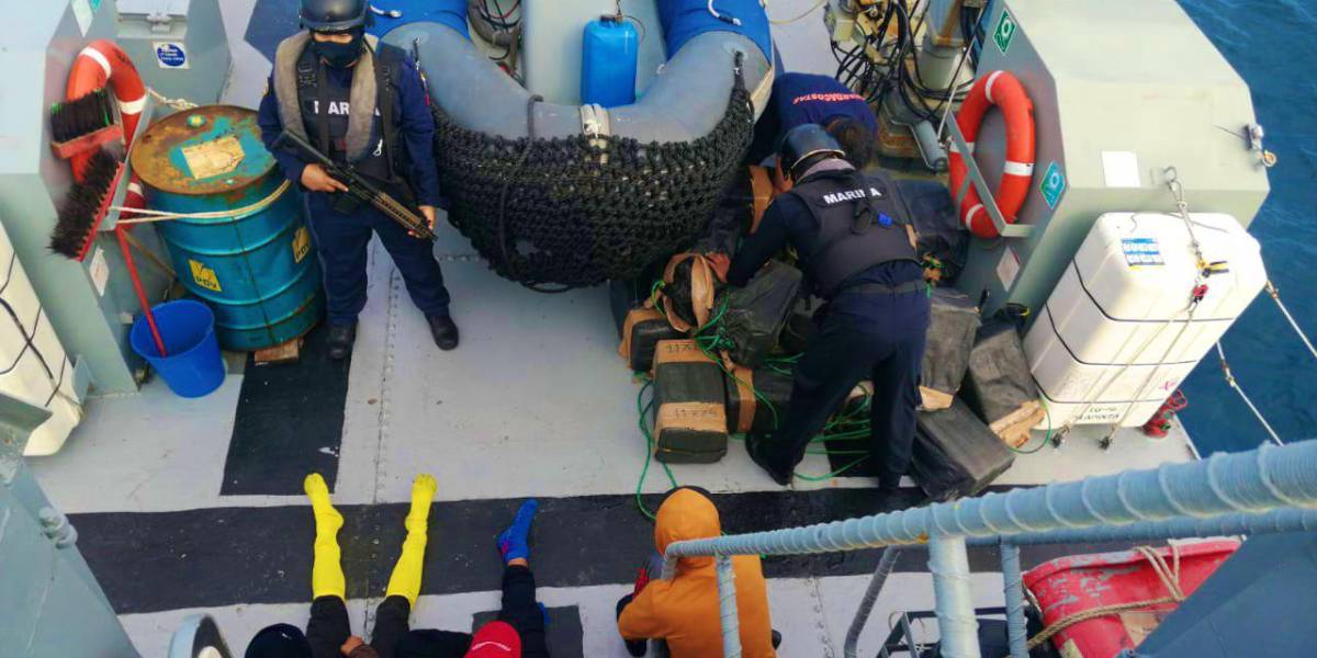 Decomisan cargamento de casi 800 kilos de droga, cerca del puerto de Manta