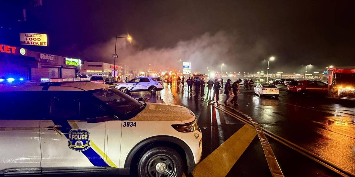 El gobierno confirma a seis mexicanos fallecidos en el desplome de una aeronave en Filadelfia