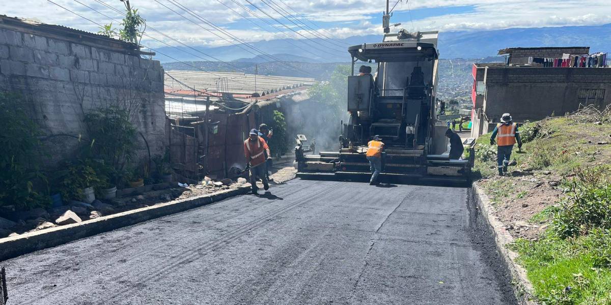 Alcaldías de Quito y Guayaquil alertan afectación a obras por falta de asfalto