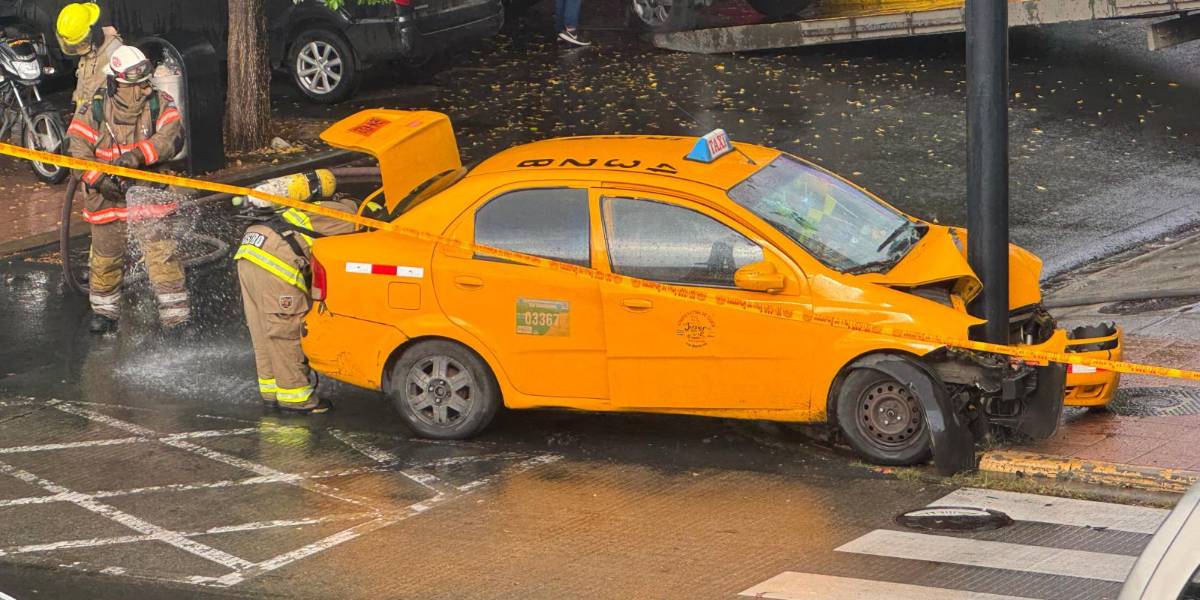 El choque de un taxi con un poste deja tres heridos en el centro sur de Guayaquil