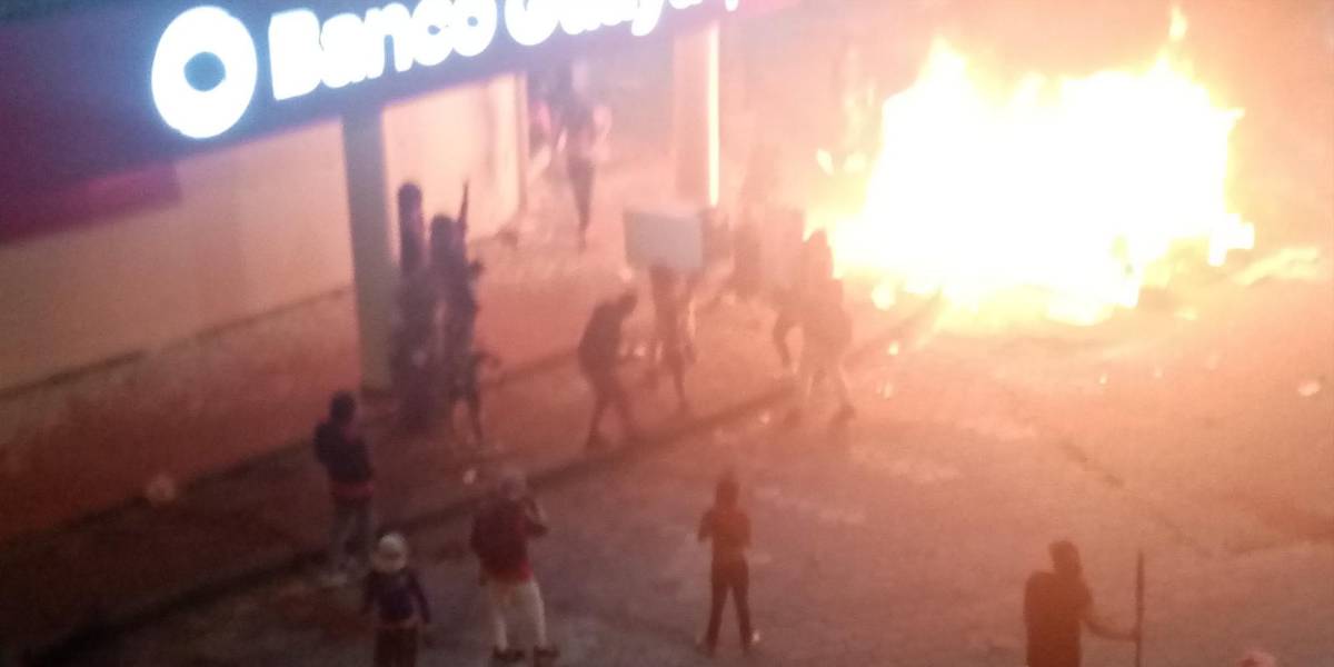 Paro nacional: actos de vandalismo tras muerte de dirigente indígena en Puyo