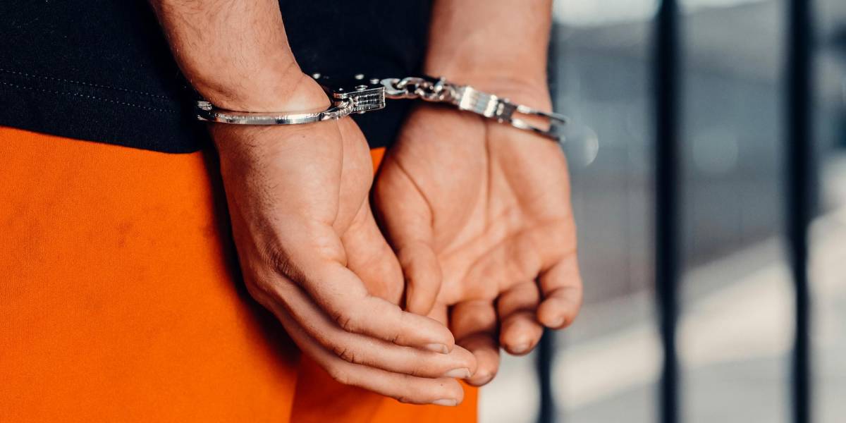 Chone | Un femicida que segó la vida de su pareja frente a sus hijos irá 26 años a la cárcel