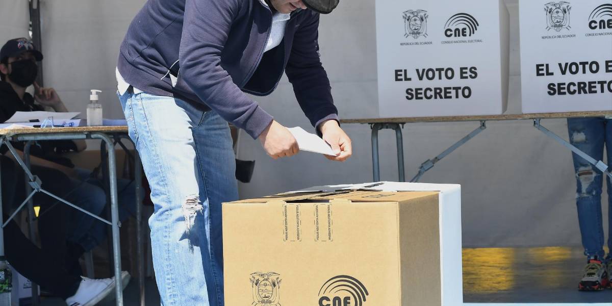 Consulta popular y referéndum 2025: estas son las multas por no votar o no presentarse como miembro de mesa
