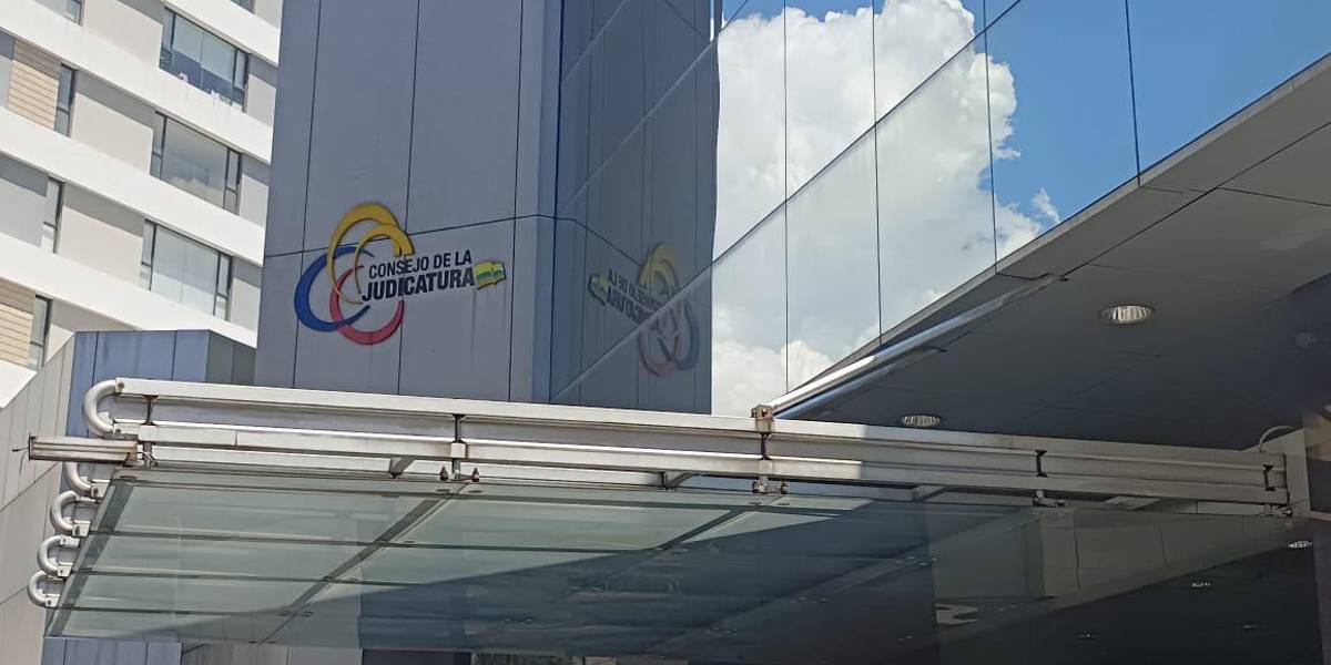 Los vocales de la Judicatura pueden pedir licencia si les dictan prisión preventiva o arresto domiciliario