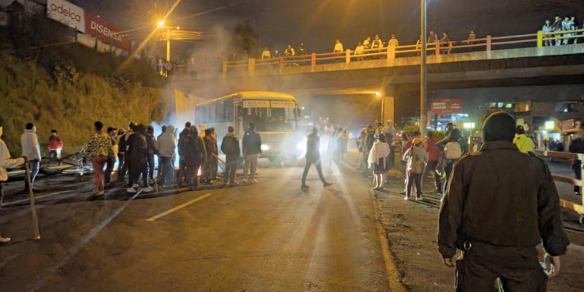 Autopista General Rumiñahui, cerrada por manifestaciones la noche de este 23 de junio