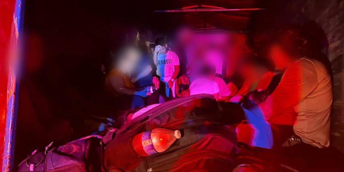 Familias ecuatorianas fueron rescatadas de un camión en el sur de México