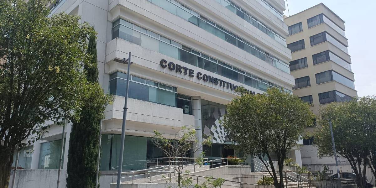 La Corte Constitucional admite a trámite una demanda de inconstitucionalidad contra el alza del IVA