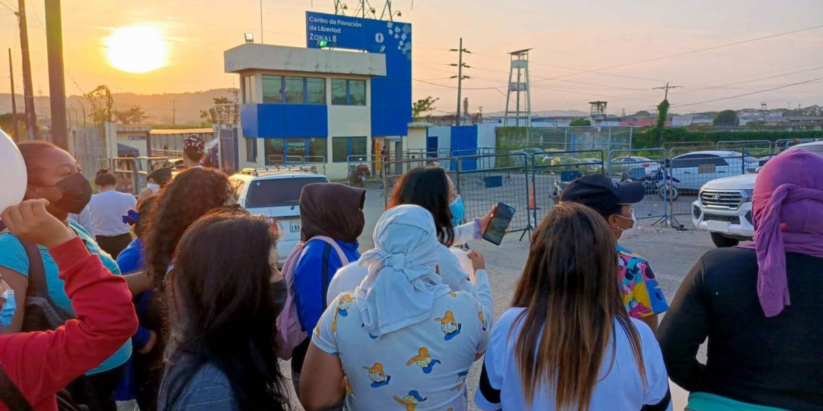 Familiares de los reos de la Cárcel Regional de Guayaquil piden un mejor trato para los presos