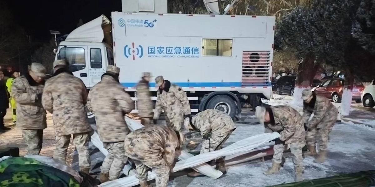 China, azotada en menos de 24 horas por un terremoto de 7,1 y un deslizamiento de tierra