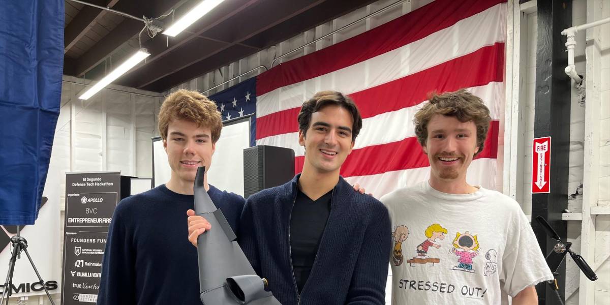 Innovación en 24 horas: jóvenes estadounidenses desarrollaron un dron sin GPS que revoluciona la Guerra moderna