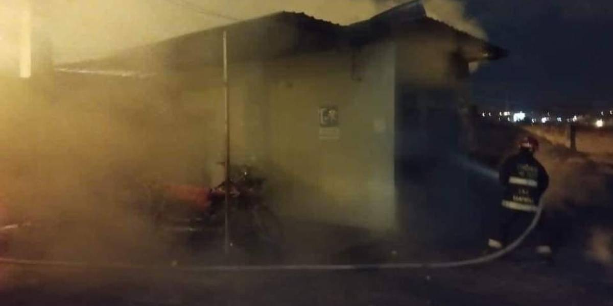 Esmeraldas: las oficinas de la Dirección de Tránsito de Quinindé fueron incendiadas