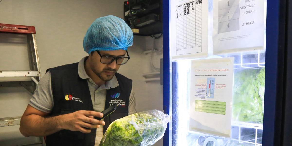 Arcsa clausura local de comida, en Guayaquil se encontró una babosa en un pedido