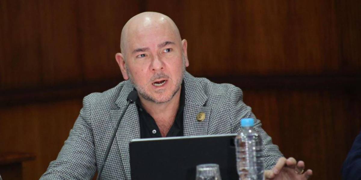 ¿Indirecta para Mugre Sur? Ministro de Defensa exhorta a hacer música para la paz