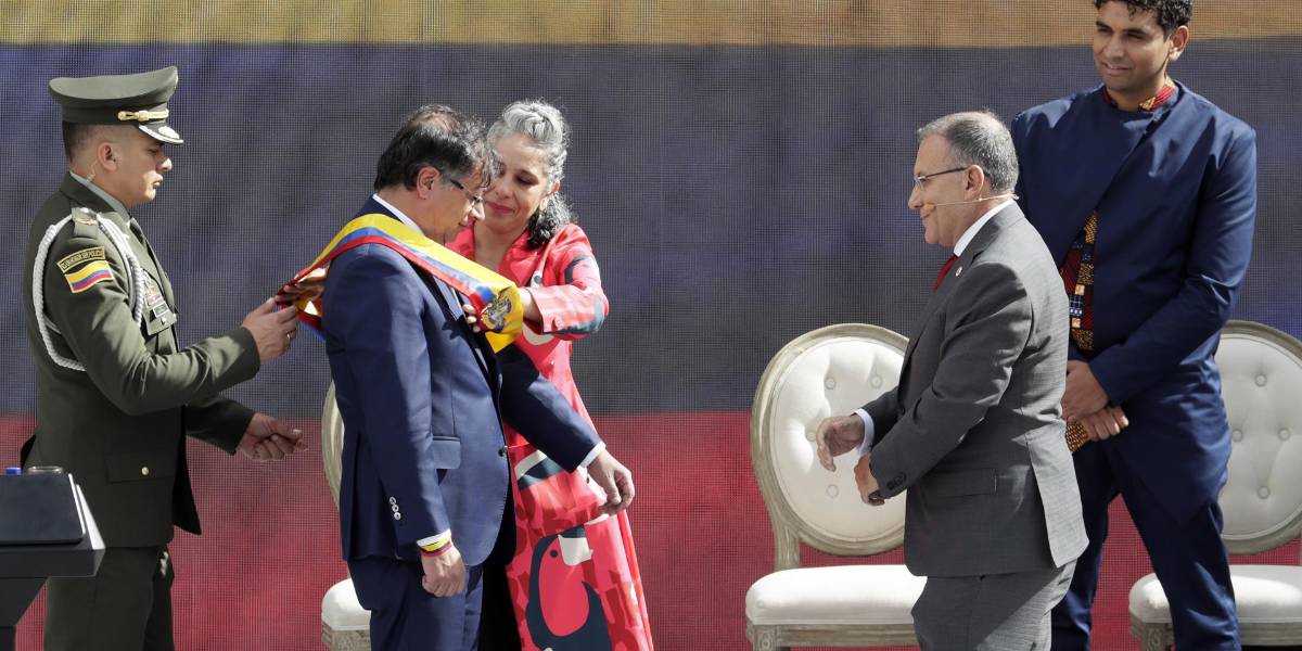 Gustavo Petro jura como presidente de Colombia