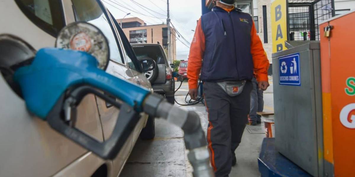 Gasolina súper baja 7 centavos por galón desde este viernes