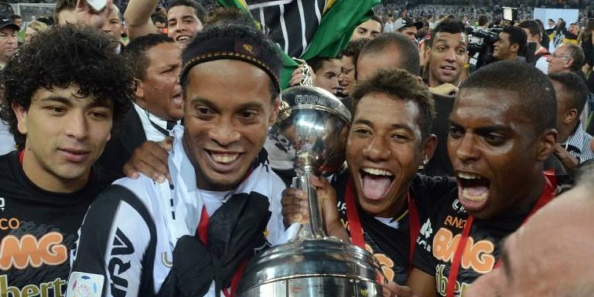 Masajista asegura que ayudaba a Ronaldinho a curarse las resacas en el Atlético Mineiro