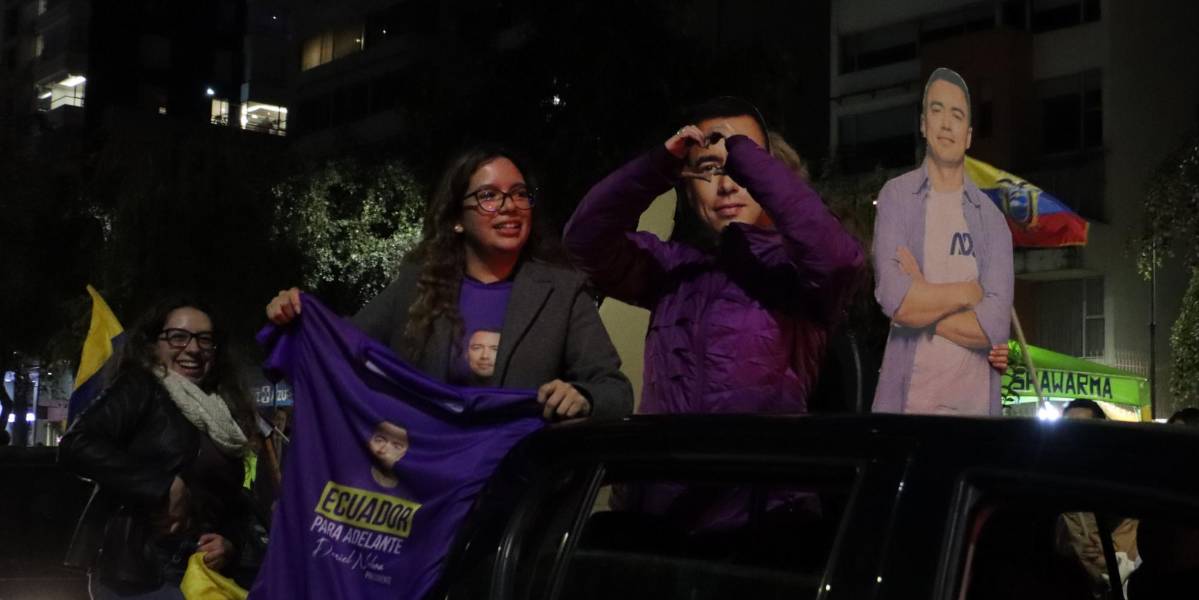 Analistas estiman que el Riesgo País disminuirá tras la victoria presidencial de Daniel Noboa