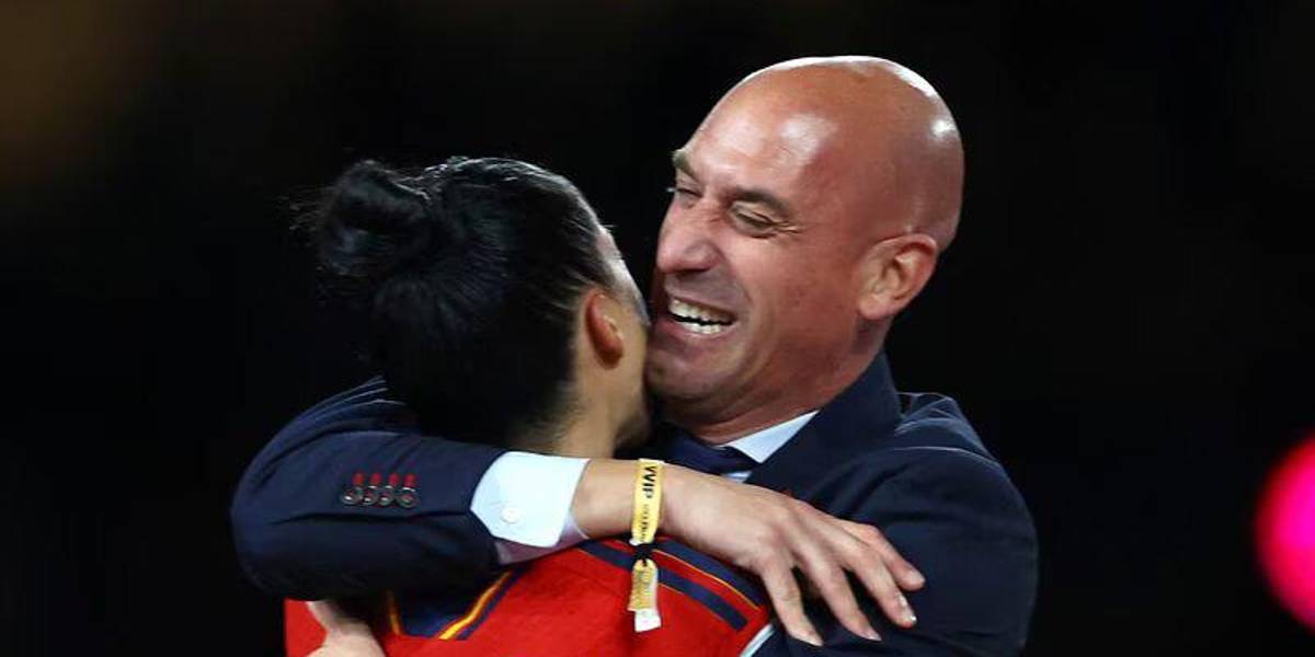 La Fiscalía española ya tiene tres denuncias contra Rubiales por el beso a Jenni Hermoso