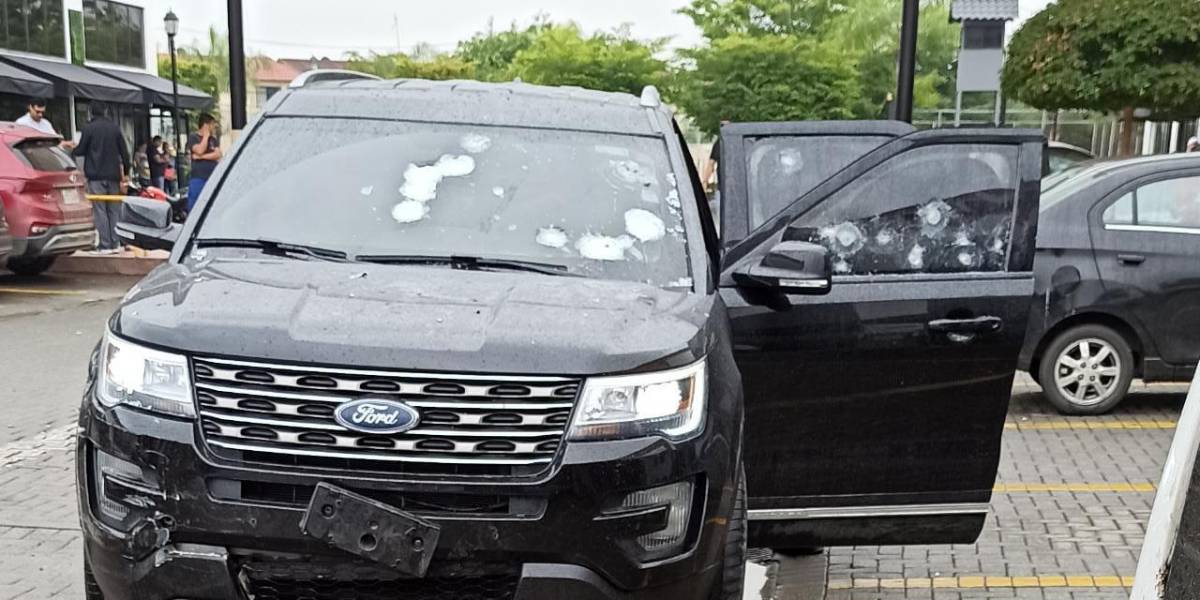 Acribillan a un hombre y su familia en Daule; vehículo blindado los salvó de morir