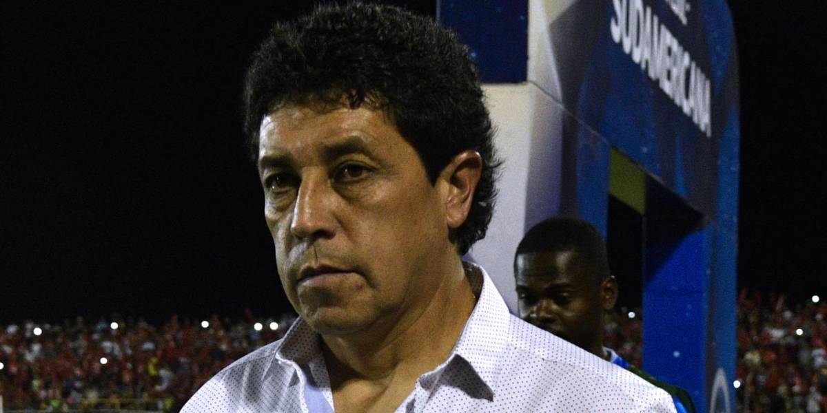 Paúl Vélez, suspendido seis meses por Conmebol, tras polémicas declaraciones en contra del arbitraje femenino