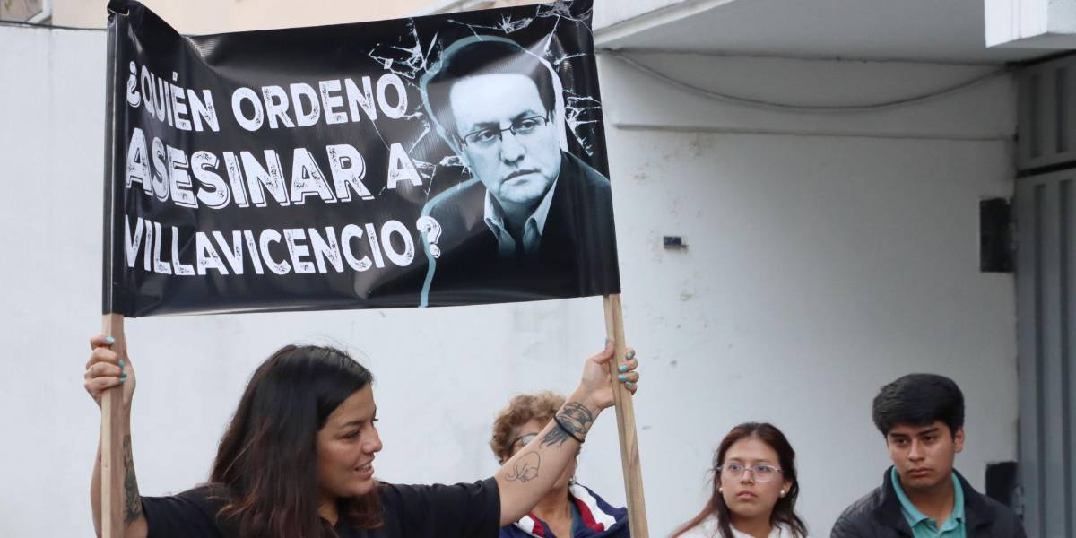 Familiares y amigos de Fernando Villavicencio exigen saber quién ordenó matarlo