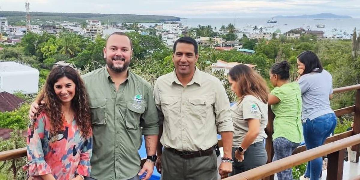 En Galápagos crean una plaza para reforzar el acceso a la incónica Tortuga Bay