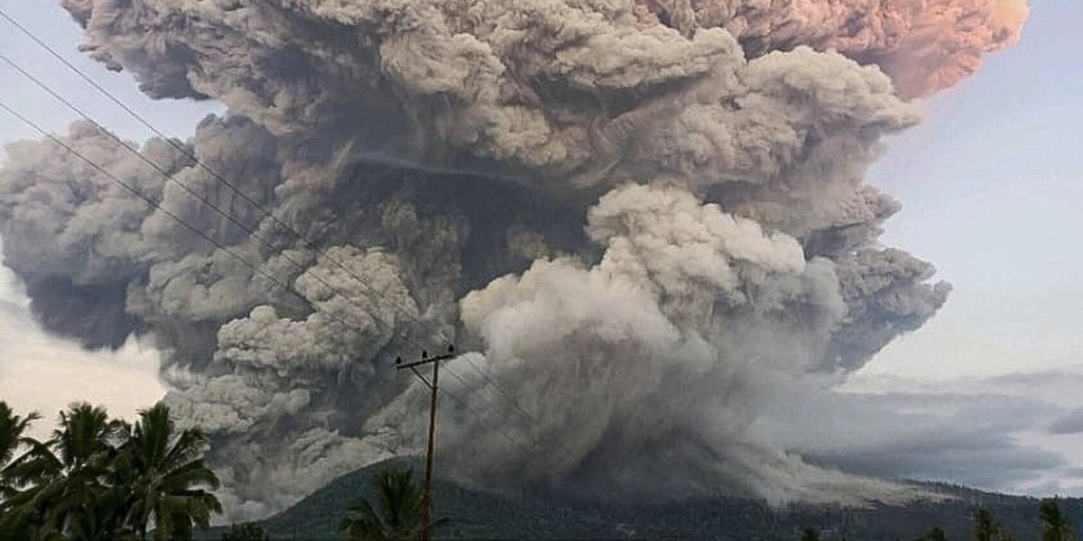 Indonesia eleva alerta máxima por el volcán Lewotobi Laki-Laki, tras nueva erupción