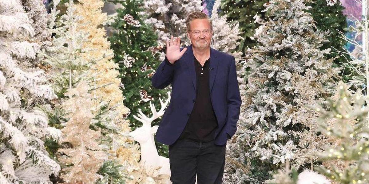 “No creo que solo se haya ahogado en su jacuzzi”: Kayti Edwards, exnovia de Matthew Perry, sobre la muerte del actor