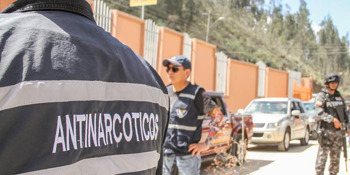 Dos policías de Antinarcóticos reciben prisión preventiva tras pedir dinero a un sospechoso para sacarlo de un informe