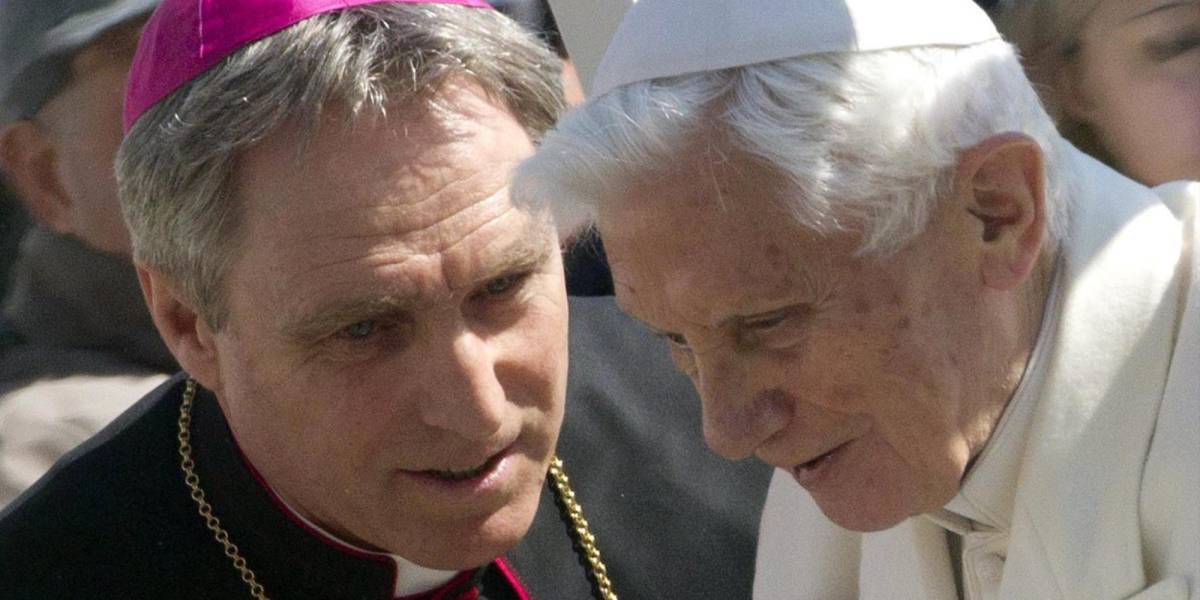Secretario de Benedicto XVI sacude el Vaticano con polémico libro