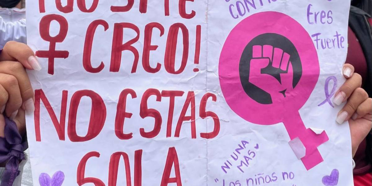 Estudiantes de Quito se unen para apoyar a chica que denuncia violación