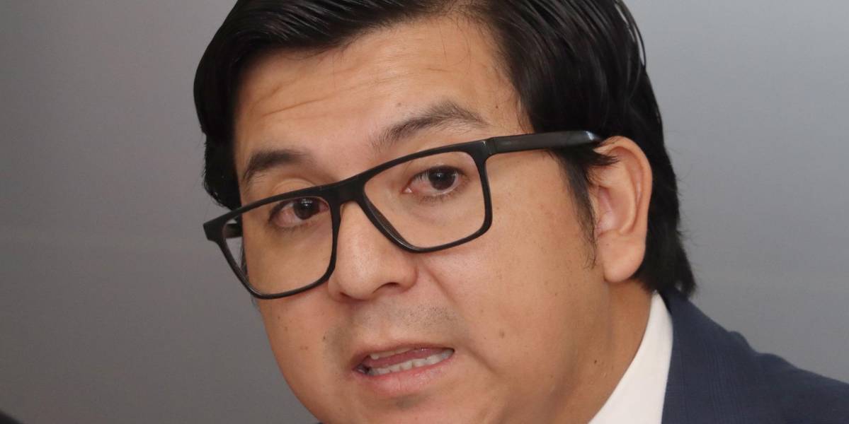 Stalin Andino asesora a María José Pinto como Viceministro de Atención Integral en Salud