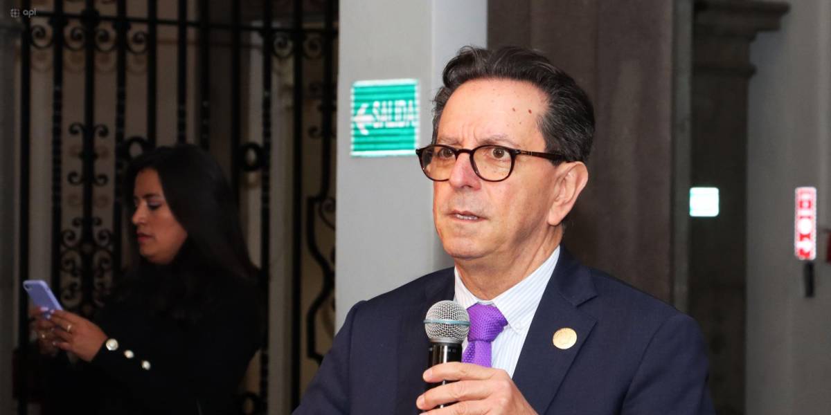 Roberto Izurieta renuncia a la Secretaría de Comunicación de la Presidencia para irse al BID