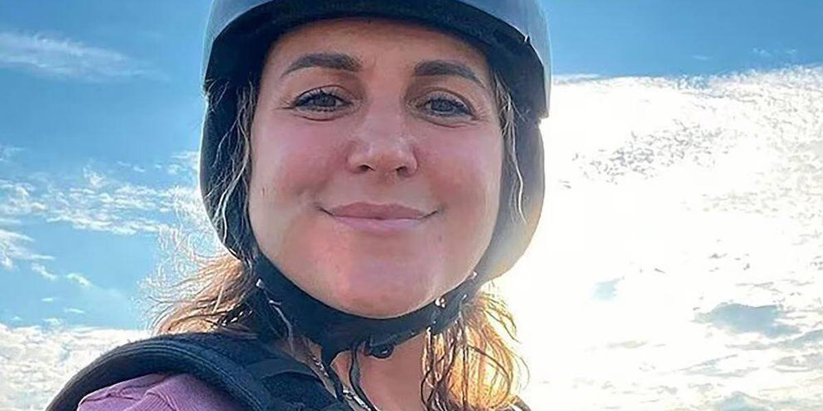 Rusia: Una mujer quiso tomarse una selfie a 90 metros de altura por su cumpleaños y cayó al vacío frente a su hijo