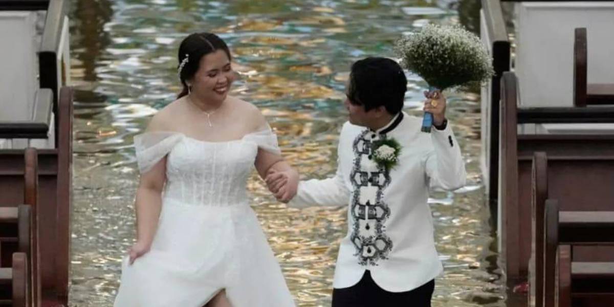 Boda inolvidable en Filipinas: una pareja se casa en una iglesia inundada