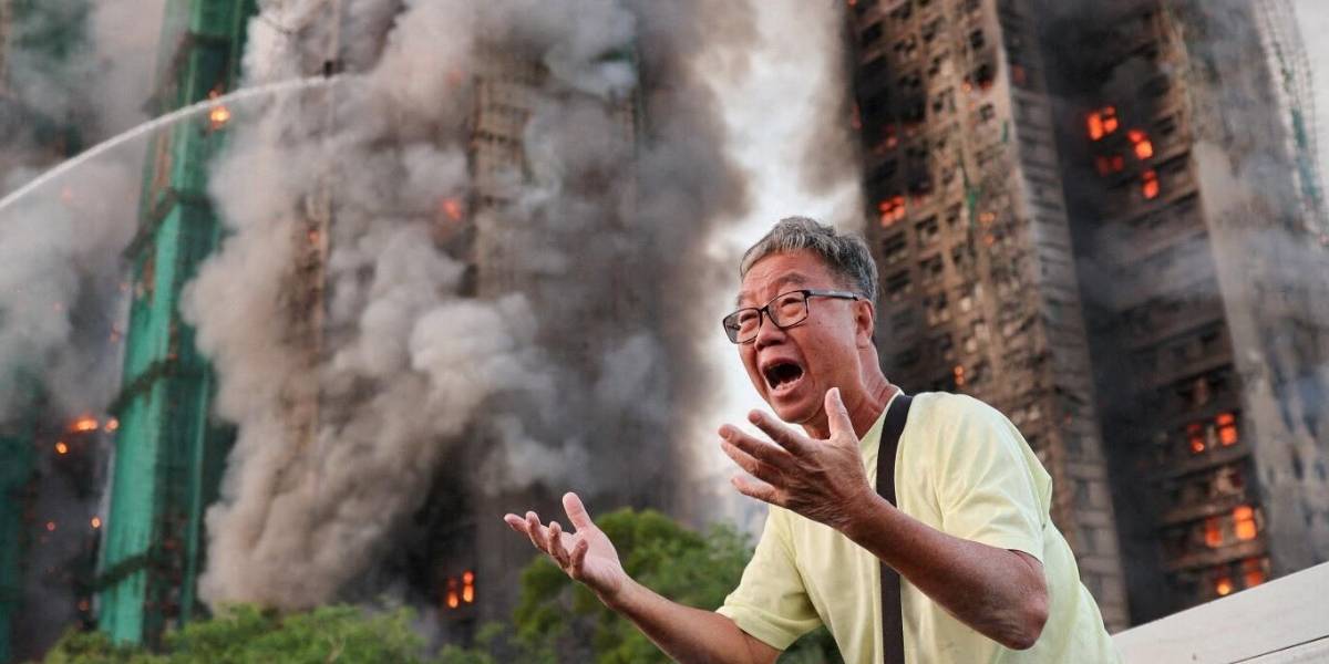 Hong Kong registra al menos 55 muertos y cientos de desaparecidos tras un voraz incendio en un complejo de rascacielos