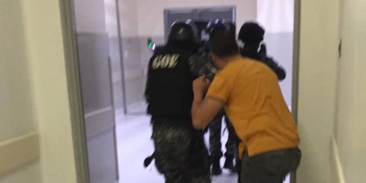 Reportan disparos en Hospital del Guasmo Sur en Guayaquil. Policía descarta nuevo intento de matar a Junior Roldán, JR