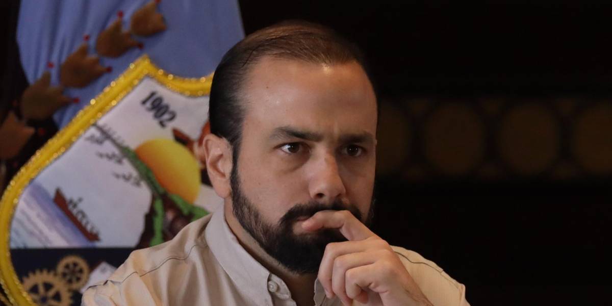 Desde el exterior, el alcalde de Durán acepta que lo investiguen por posible nexo con alias Negro Tulio