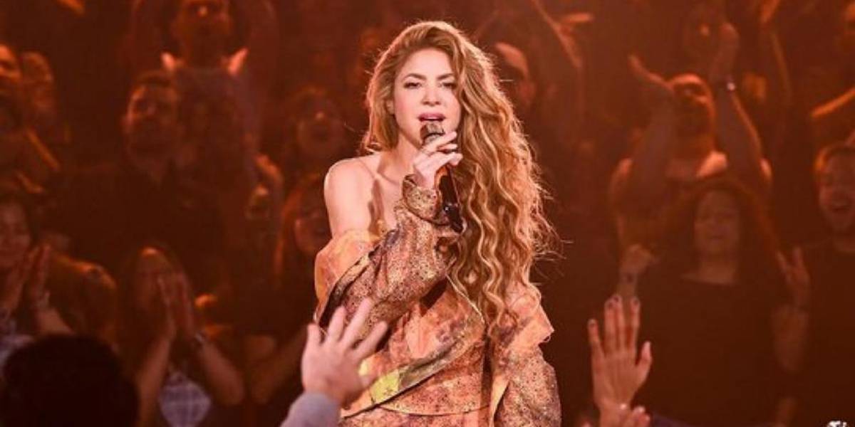 Shakira emociona con Antología en The Tonight Show junto a Jimmy Fallon