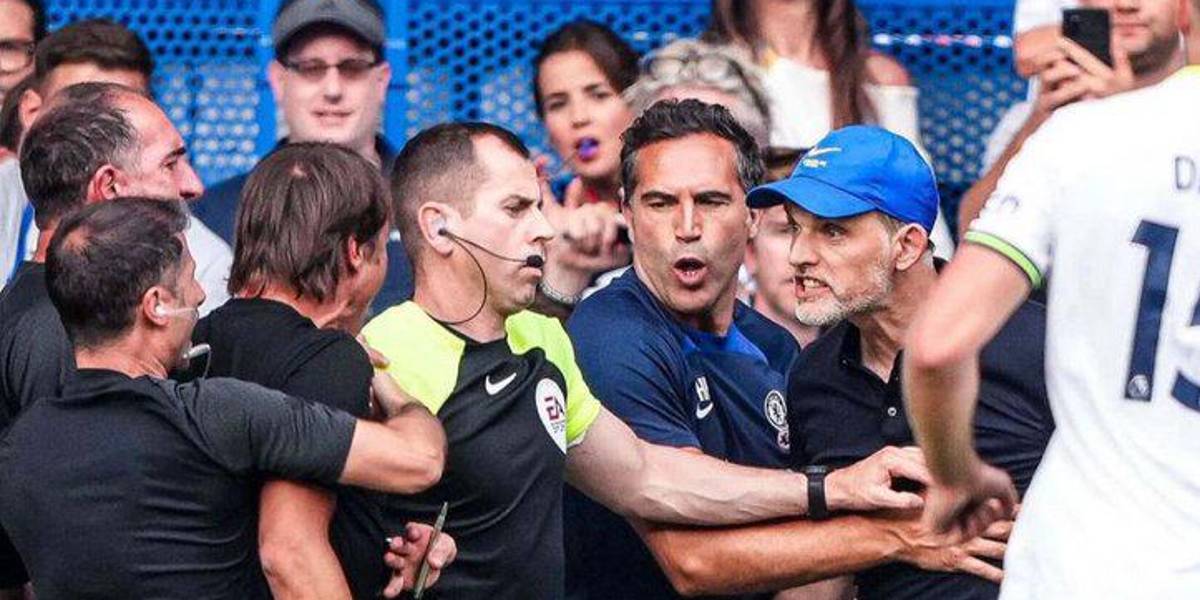 Entrenadores de Chelsea y Tottenham pelean al final del partido