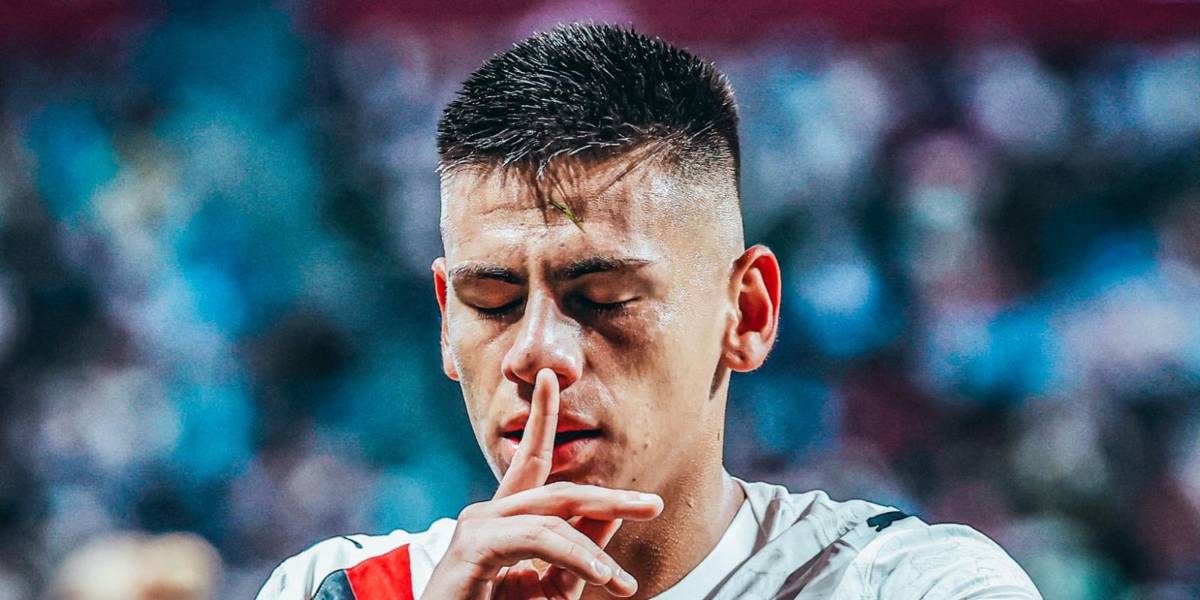 Claudio Echeverri llega al Bayer Leverkusen y jugará junto a Piero Hincapié en Alemania