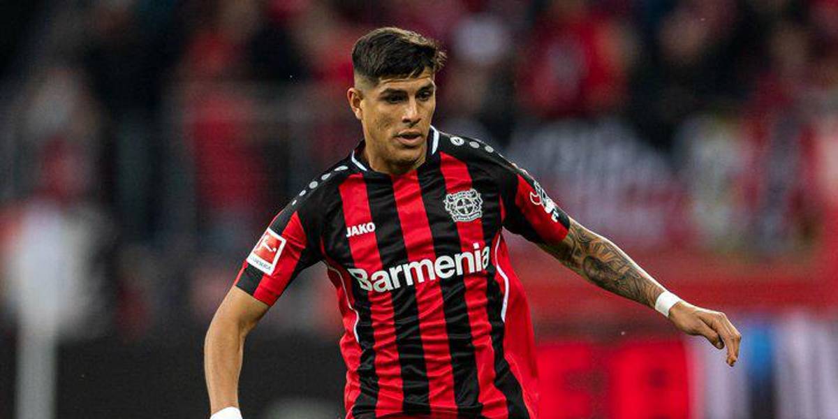 El Bayer Leverkusen se acerca a la Champions League con Piero Hincapié de titular