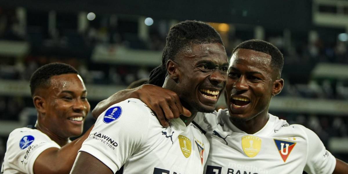 Liga de Quito goleó a Always Ready en el debut de su nuevo entrenador, Pablo Sánchez, en Copa Sudamericana