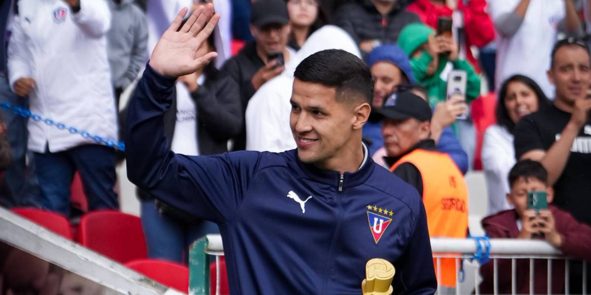 Álex Arce seguirá en Liga de Quito