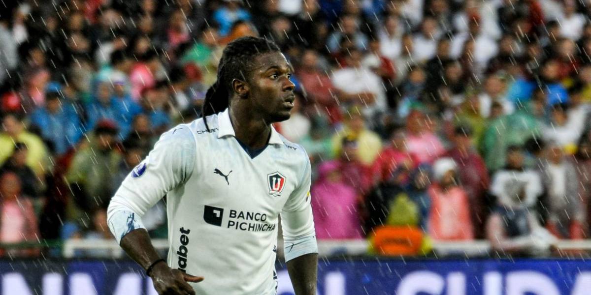 Copa Sudamericana: Ricardo Adé sufrió un blooper en el vestuario de Liga de Quito, ¿qué le pasó?