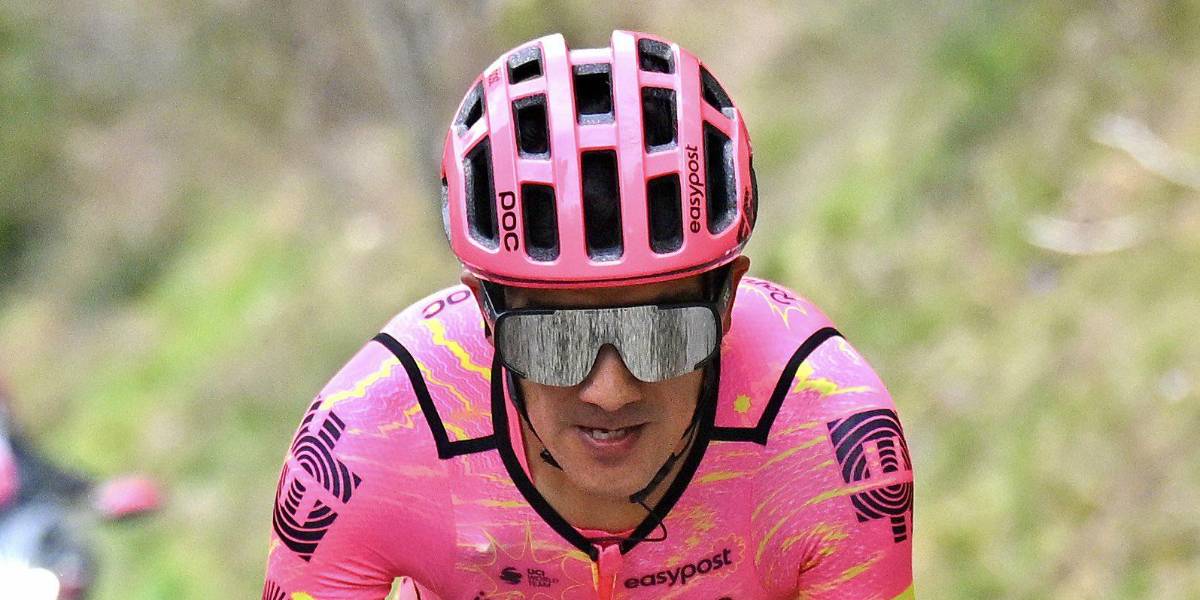 Richard Carapaz sufrío una dura caída y tuvo que retirarse del Tirreno-Adriático
